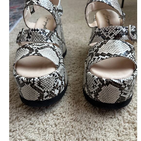 NWOT Free People Platform Sandals Snakeskin Size 40 - Picture 5 of 9